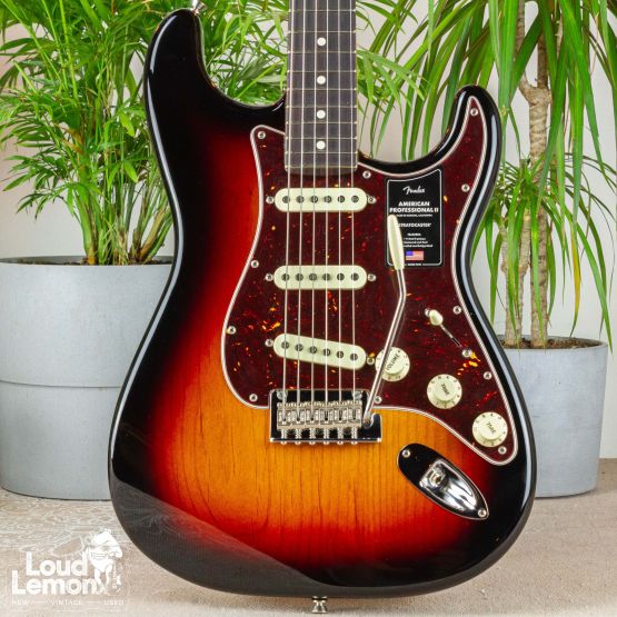Fender American Professional ll Stratocaster Sunburst электрогитара