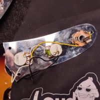 Fender MG69 Mustang Sunburst 2004 Japan электрогитара