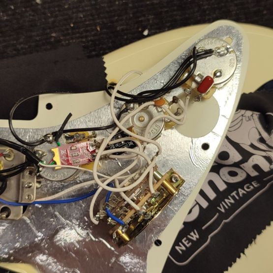 Fender American Professional HSS Shawbucker Stratocaster Olympic White 2019 USA электрогитара