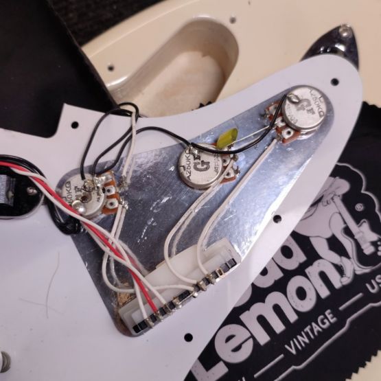 Fender Japan Exclusive '70s Stratocaster Vintage White 2016 Japan электрогитара