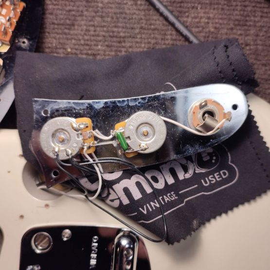 Fender MG65 Mustang Vintage White 2006 Japan электрогитара