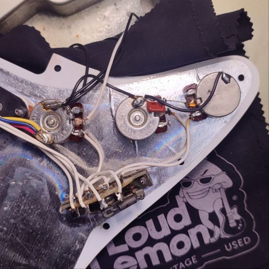 Fender American Standard Stratocaster Inca Silver 1997 USA электрогитара
