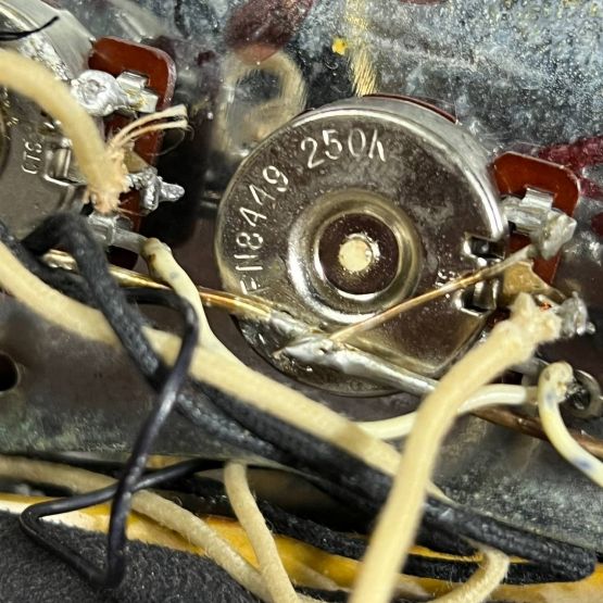 Fender Jazz Bass 3-Color Sunburst 1971 USA бас-гитара