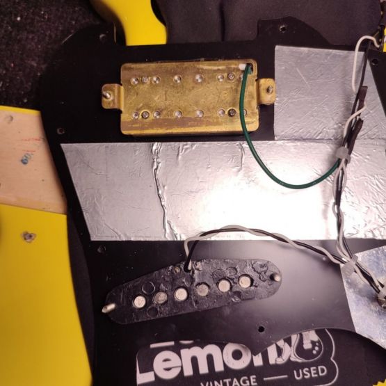 Squier FSR Cyclone Yellow 2009 Indonesia электрогитара