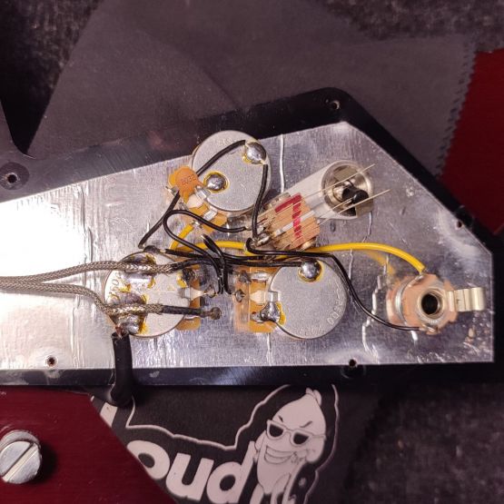 Gibson Flying V '67 Reissue Cherry 1999 USA электрогитара