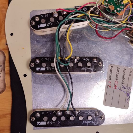 ‌Fender Neck - Deluxe Player's Strat, Body - Classic Series '70s Stratocaster Natural 2006 Mexico электрогитара