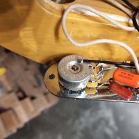 Fender AVRI '52 Telecaster Butterscotch w/Mastery Bridge 2008 USA электрогитара