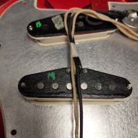 Fender AVRI '62 Stratocaster Candy Apple Red 1999 USA электрогитара