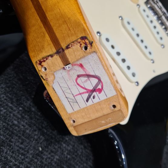 Fender AVRI '57 Stratocaster Black 1990 USA электрогитара
