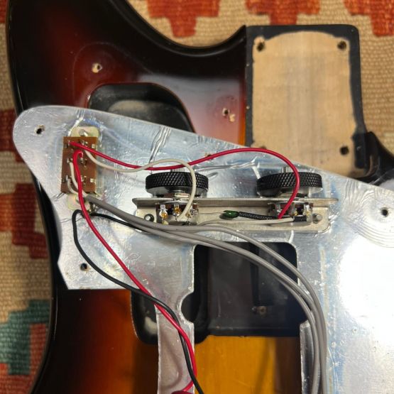 Fender JM66 Jazzmaster 3-Tone Sunburst 1999 Japan электрогитара