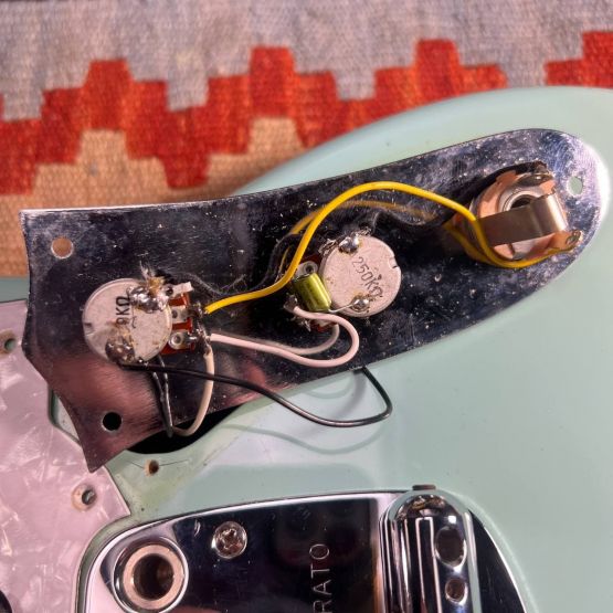 Fender MG-69 w/ Seymour Duncan Humbuckers Sonic Blue 2002 Japan элеектрогитара