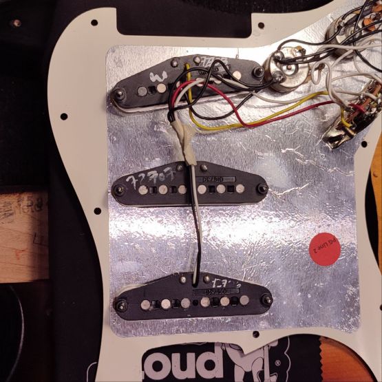 Fender Highway One Stratocaster 3-Color Sunburst 2011 USA электрогитара