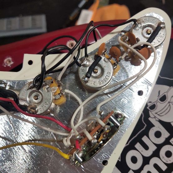 Fender Highway One Stratocaster Wine Transparent 2008 USA электрогитара