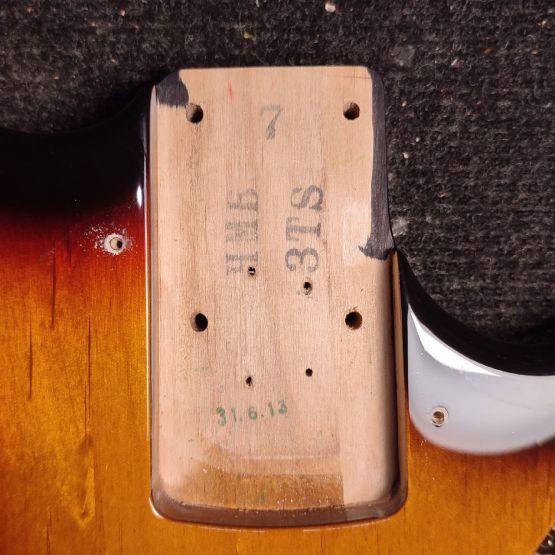Fender Hybrid Mustang Bass 3-Color Sunburst 2019 Japan бас-гитара