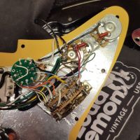 Fender American Deluxe Stratocaster HSS Montego Black 2005 USA электрогитара