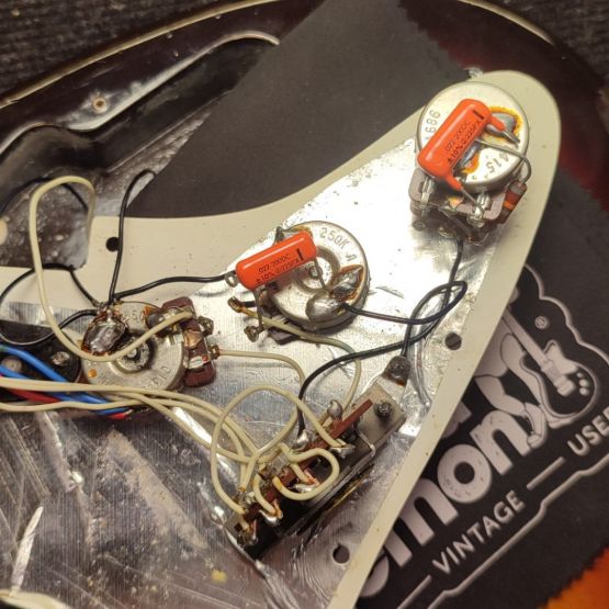 Fender American Standard Stratocaster Sunburst 1987 USA электрогитара