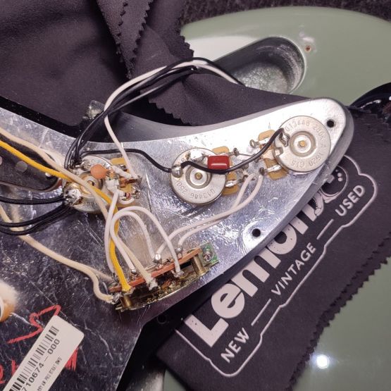 Fender American Professional Stratocaster Antique Olive 2016 USA электрогитара