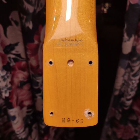 Fender MG69 Mustang Sunburst 2004 Japan электрогитара