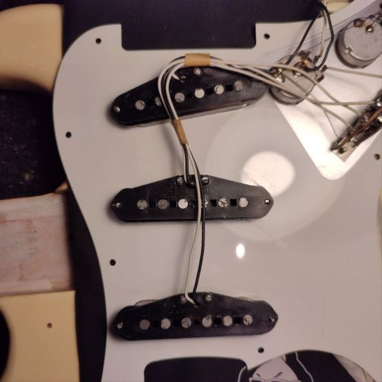 Fender ST72-55 Stratocaster Olympic White 1985 Japan электрогитара