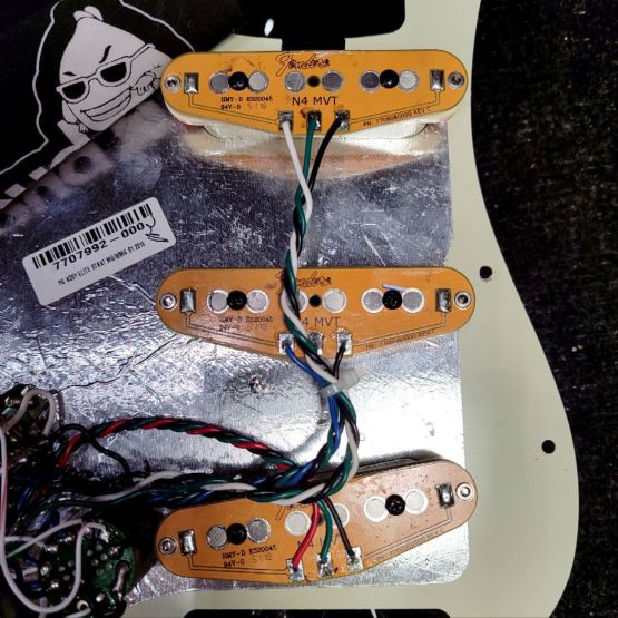 Fender American Elite Stratocaster 3-Color Sunburst 2019 USA электрогитара