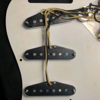 Fender AVRI '57 Stratocaster 2-Color Sunburst 1999 USA электрогитара