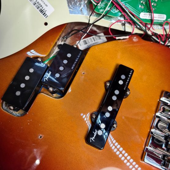 Fender American Ultra Precision Bass Ultraburst 2021 USA бас-гитара