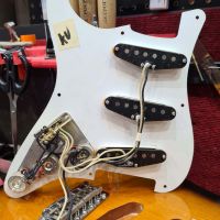 Fender AVRI '57 Stratocaster 50th Anniversary Sunburst 1996 USA электрогитара