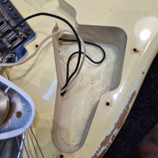 Fender Custom Shop Stratocaster 1969 Heavy Relic Aged Vintage White 2013 USA электрогитара