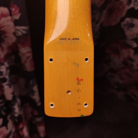 Fender MG69 Mustang Yellow White 1994 Japan электрогитара