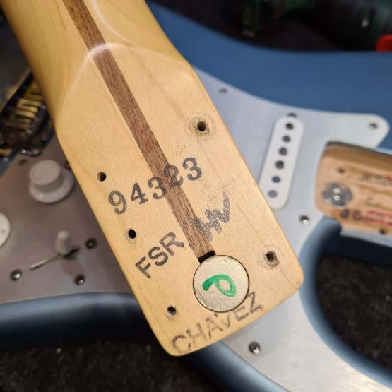Fender FSR American Deluxe Stratocaster Ice Blue Metallic 2012 USA электрогитара