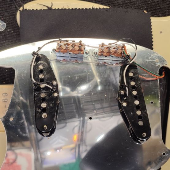 Fender MG69CO Mustang Competition Olympic White 2007 Japan электрогитара