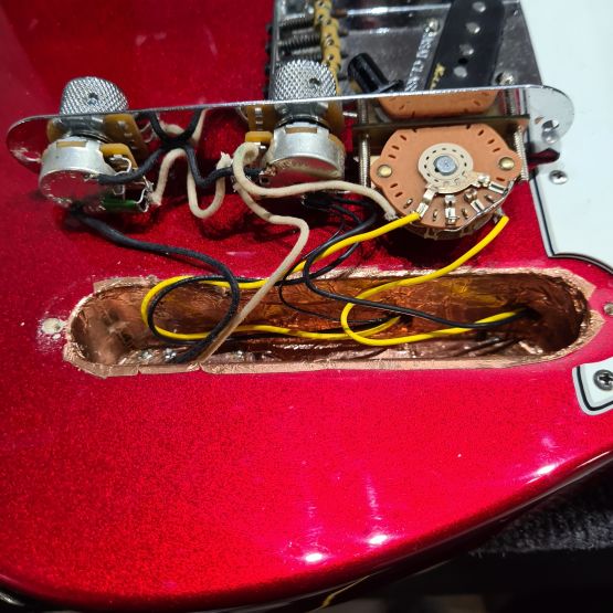 G&L Asat Classic Candy Apple Red 2006 USA электрогитара