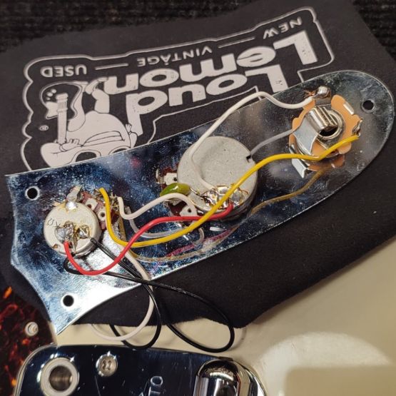 Fender Mustang Body - MG66/Neck - MG69 Vintage White 2005 Japan электрогитара