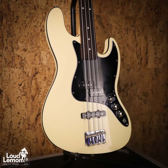 Fender AJB Aerodyne Jazz Bass Fretless Vintage White 2007 Japan безладовая бас-гитара