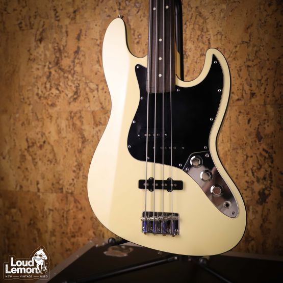 Fender AJB Aerodyne Jazz Bass Fretless Vintage White 2007 Japan безладовая бас-гитара