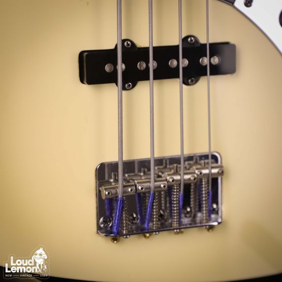 Fender AJB Aerodyne Jazz Bass Fretless Vintage White 2007 Japan безладовая бас-гитара