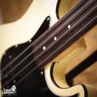 Fender AJB Aerodyne Jazz Bass Fretless Vintage White 2007 Japan безладовая бас-гитара