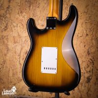 Fender AVRI '57 Stratocaster 2-Color Sunburst 1999 USA электрогитара