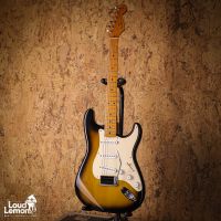Fender AVRI '57 Stratocaster 2-Color Sunburst 1999 USA электрогитара