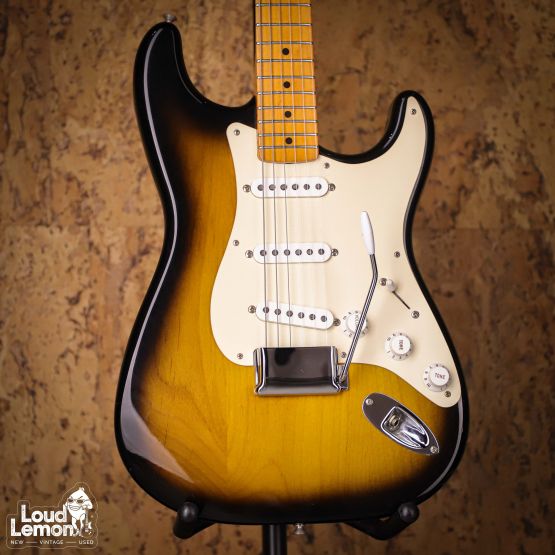 Fender AVRI '57 Stratocaster 2-Color Sunburst 1999 USA электрогитара