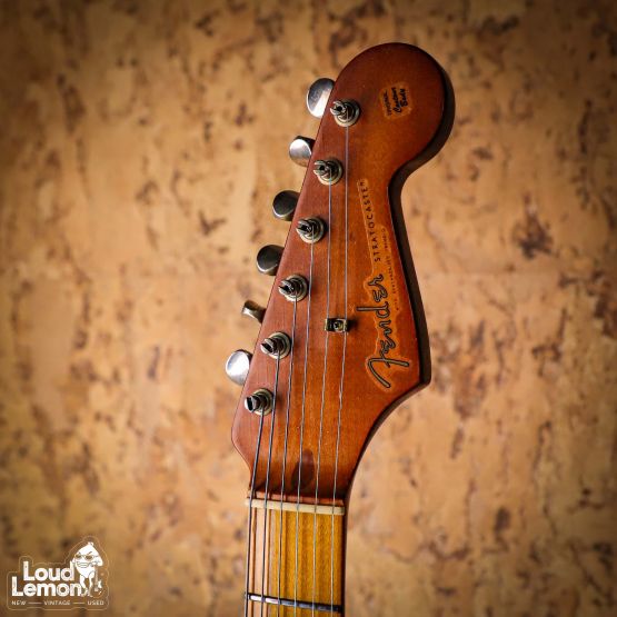Fender AVRI '57 Stratocaster Candy Apple Red 1998 USA электрогитара