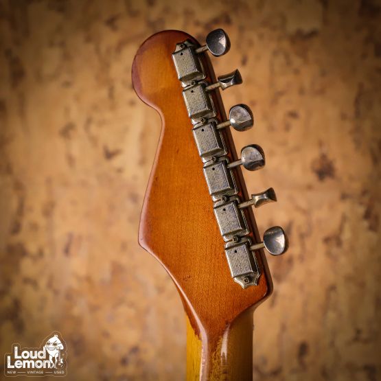 Fender AVRI '57 Stratocaster Candy Apple Red 1998 USA электрогитара