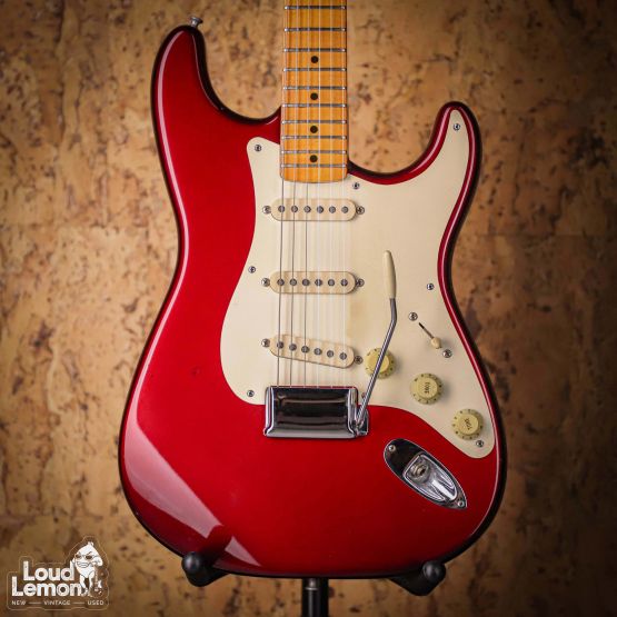 Fender AVRI '57 Stratocaster Candy Apple Red 1998 USA электрогитара