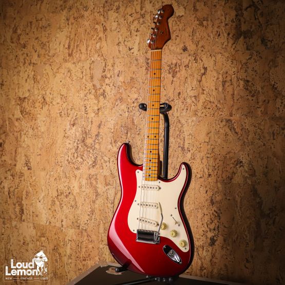 Fender AVRI '57 Stratocaster Candy Apple Red 1998 USA электрогитара