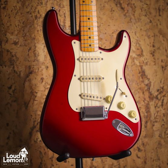 Fender AVRI '57 Stratocaster Candy Apple Red 1998 USA электрогитара