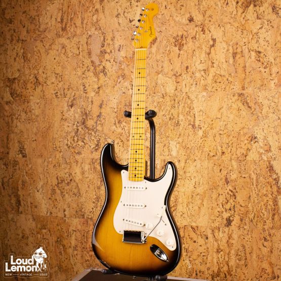 Fender AVRI '57 Stratocaster Sunburst 2006 электрогитара
