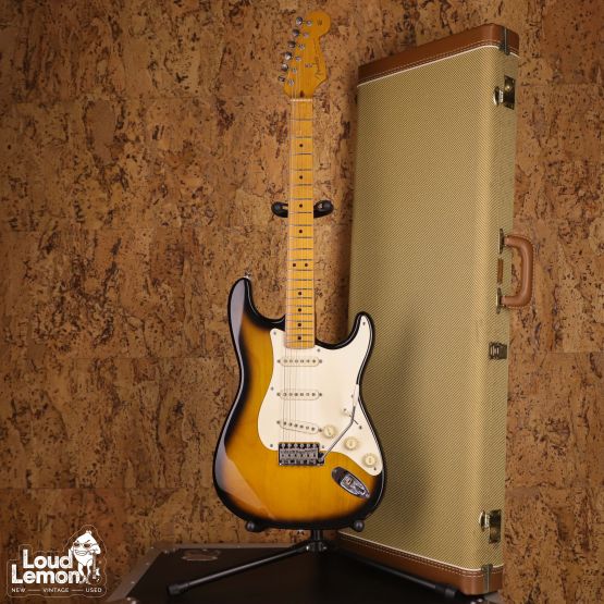 Fender AVRI '57 Stratocaster Two-сolor Sunburst 1997 USA электрогитара