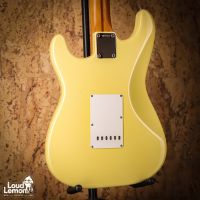 Fender AVRI '57 Stratocaster Vintage White 1997 USA электрогитара