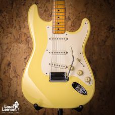 Fender AVRI '57 Stratocaster Vintage White 1997 USA электрогитара
