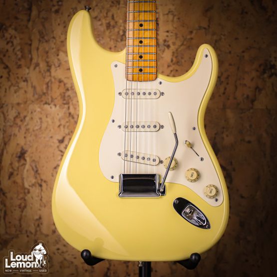 Fender AVRI '57 Stratocaster Vintage White 1997 USA электрогитара